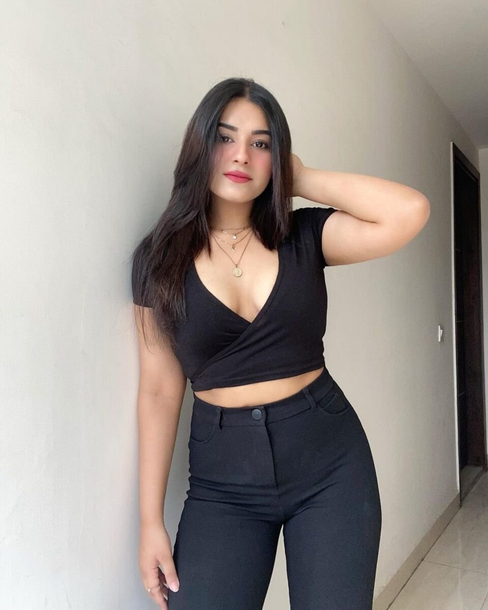 Pooja Escorts Services in Delhi one Short 20OO Night 5OOO